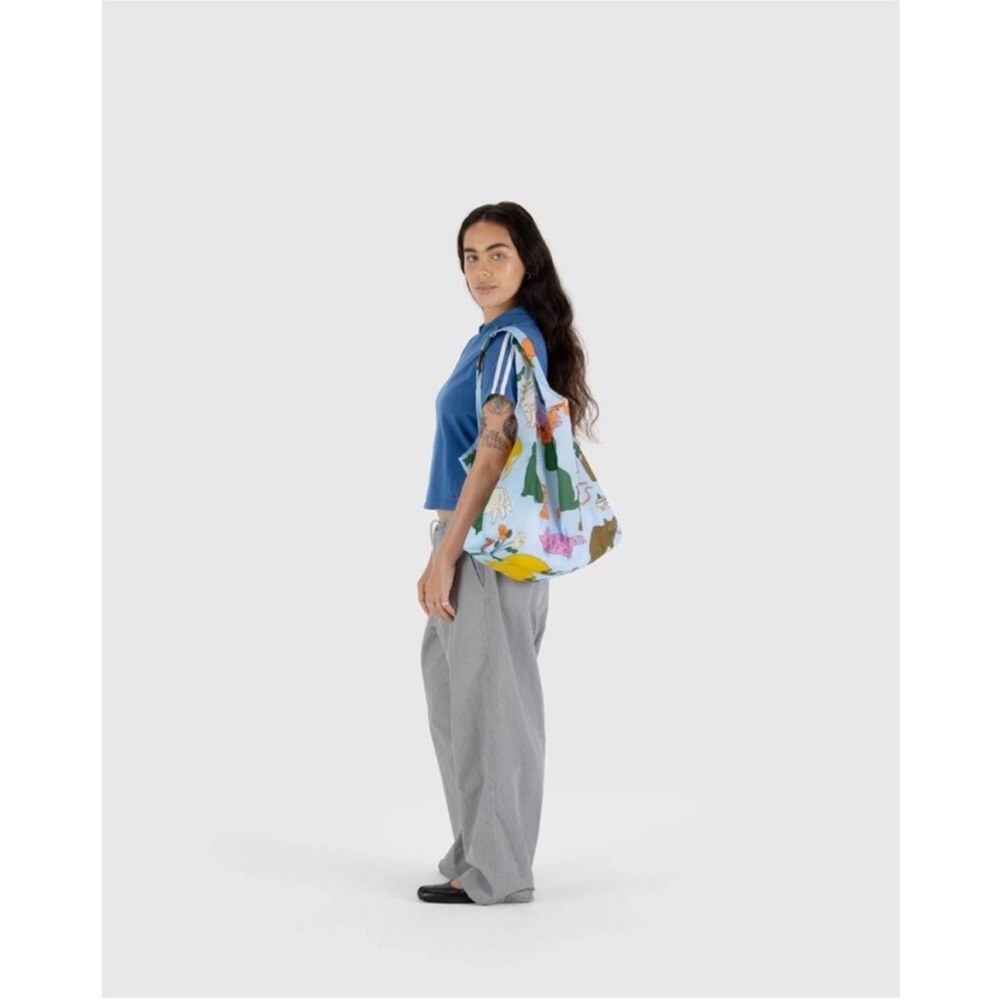 BAGGU New Reusable Table Cats Cat Print Tote Bag in Light Blue - Picture 4 of 6